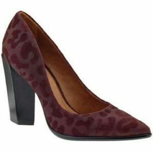 Carrano Maroon Leopard Embossed Heels